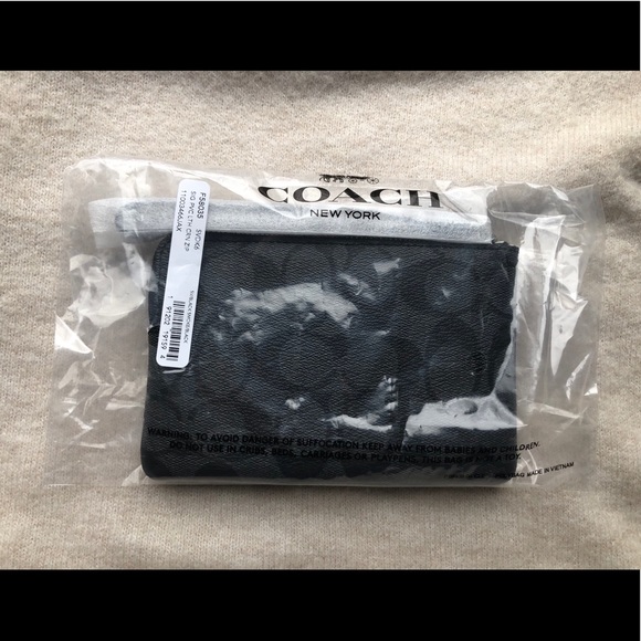 NWT💗Coach Black Wristlets bag💗 - Picture 8 of 9